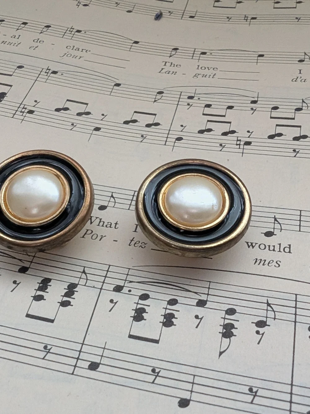 Vintage Pearl Center Button Earrings - Black & Pearl - Picture 2 of 7